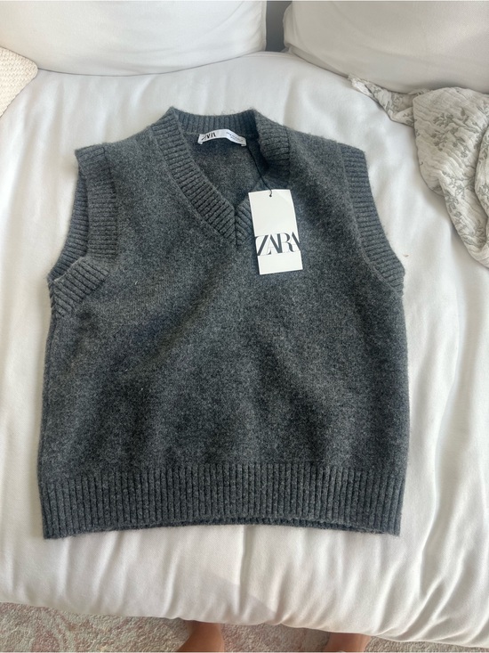 Zara Sweaters - Zara Charcoal Gray Sleeveless V‑Neck Knit Vest